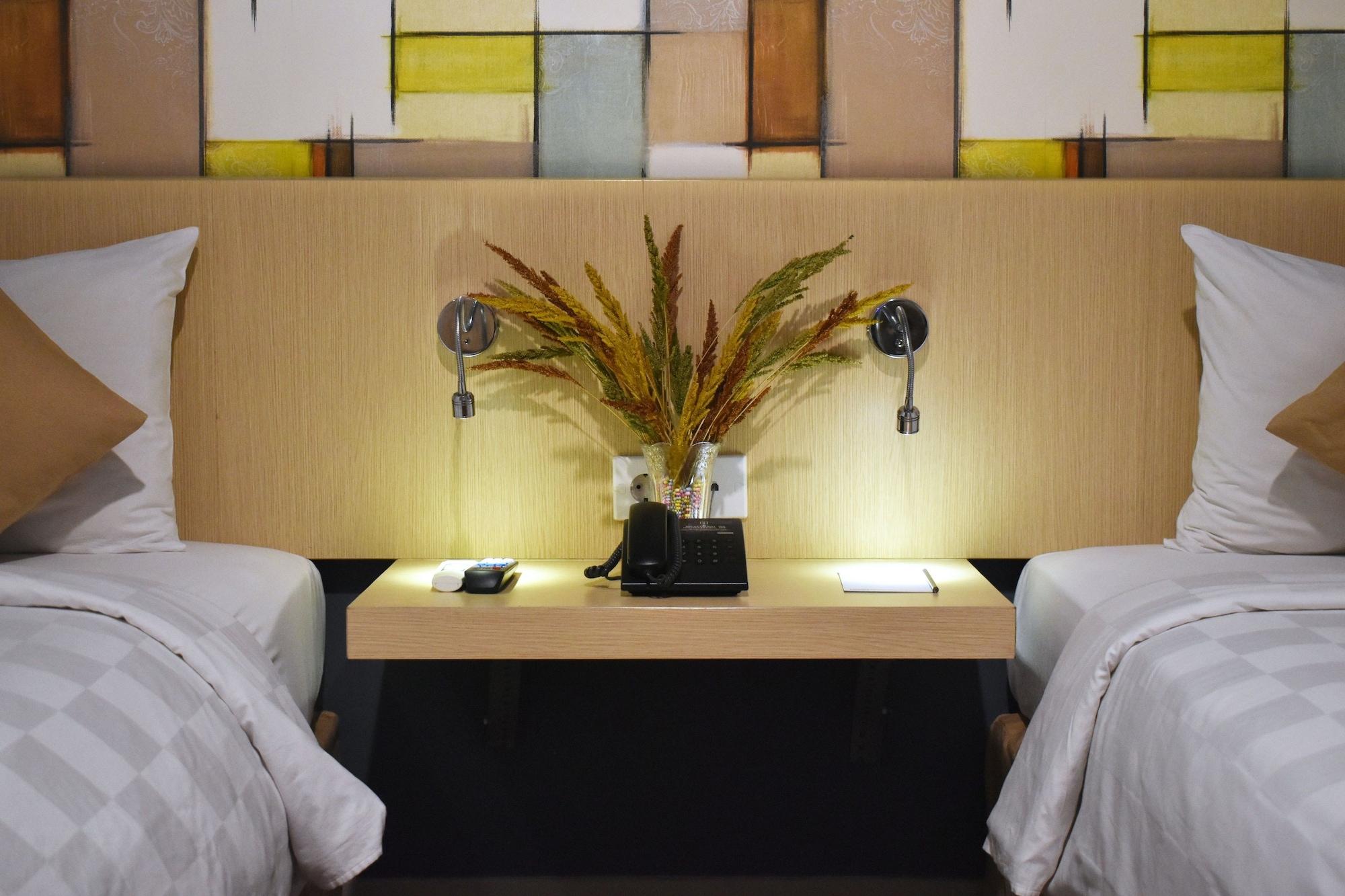 Hotel 88 Embong Malang Tunjungan Surabaya By Wh - Breakfast With The Best View On The Highest Floor And Strategic Location In The City Center Bagian luar foto