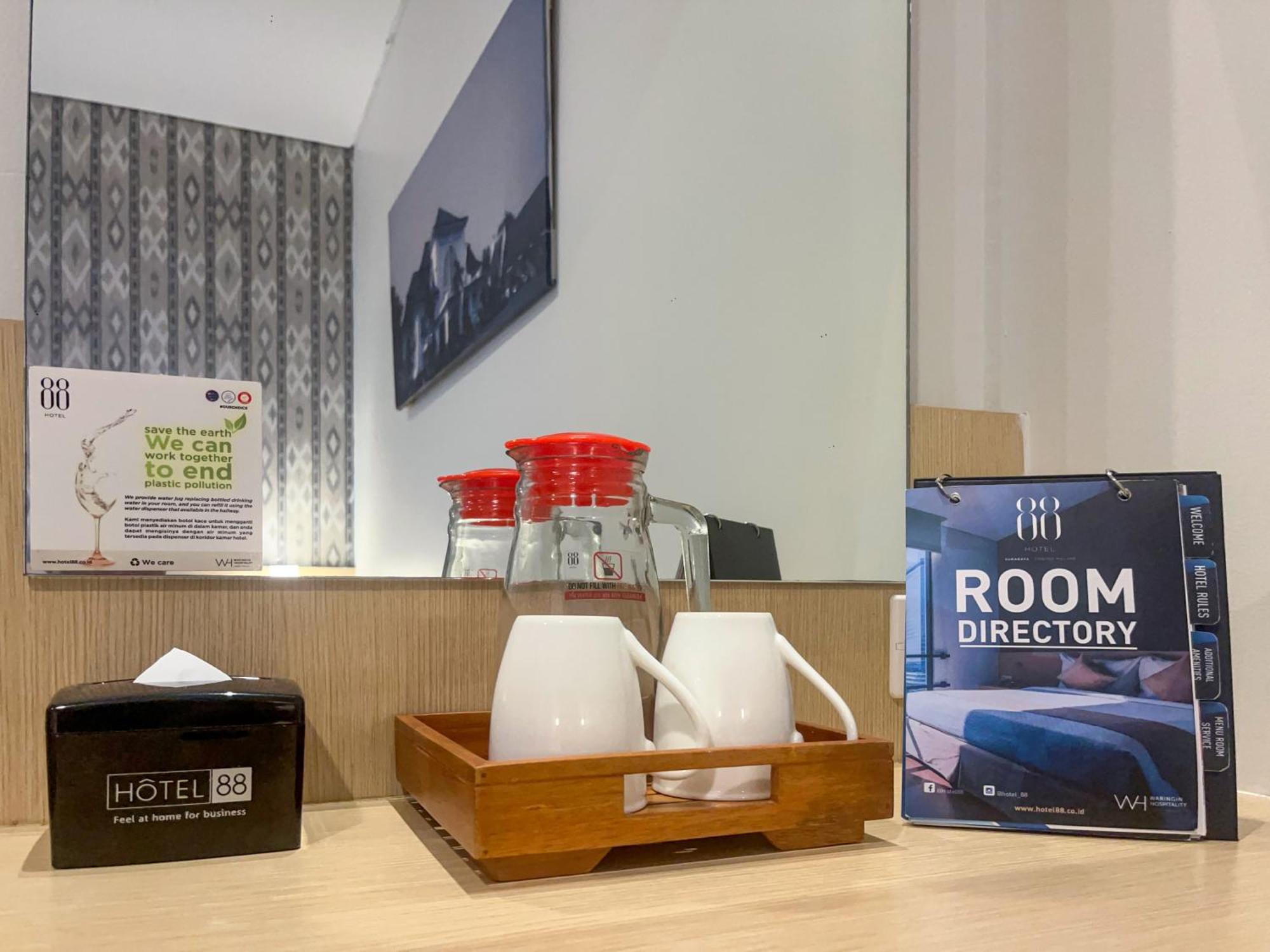 Hotel 88 Embong Malang Tunjungan Surabaya By Wh - Breakfast With The Best View On The Highest Floor And Strategic Location In The City Center Bagian luar foto