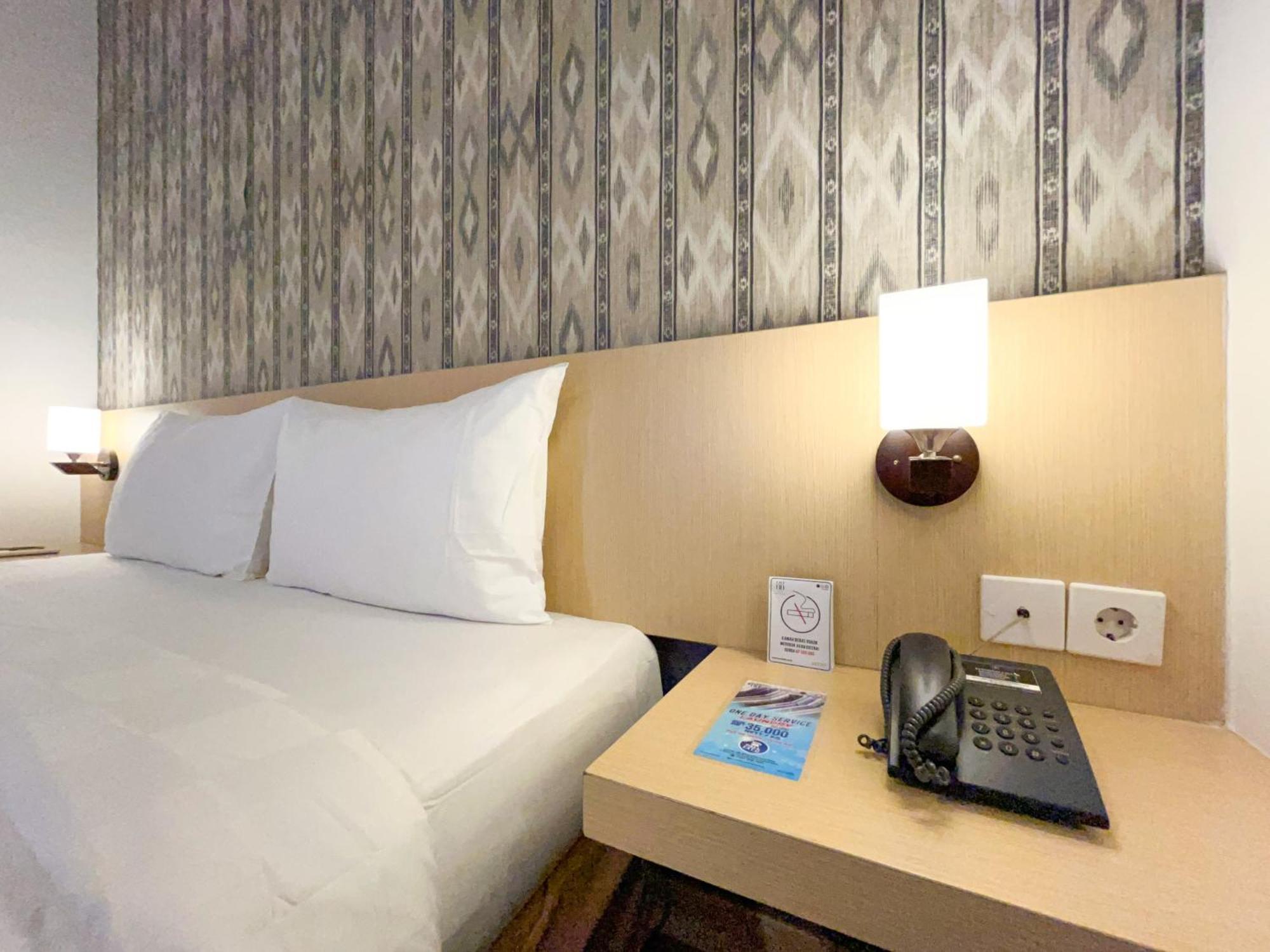 Hotel 88 Embong Malang Tunjungan Surabaya By Wh - Breakfast With The Best View On The Highest Floor And Strategic Location In The City Center Bagian luar foto