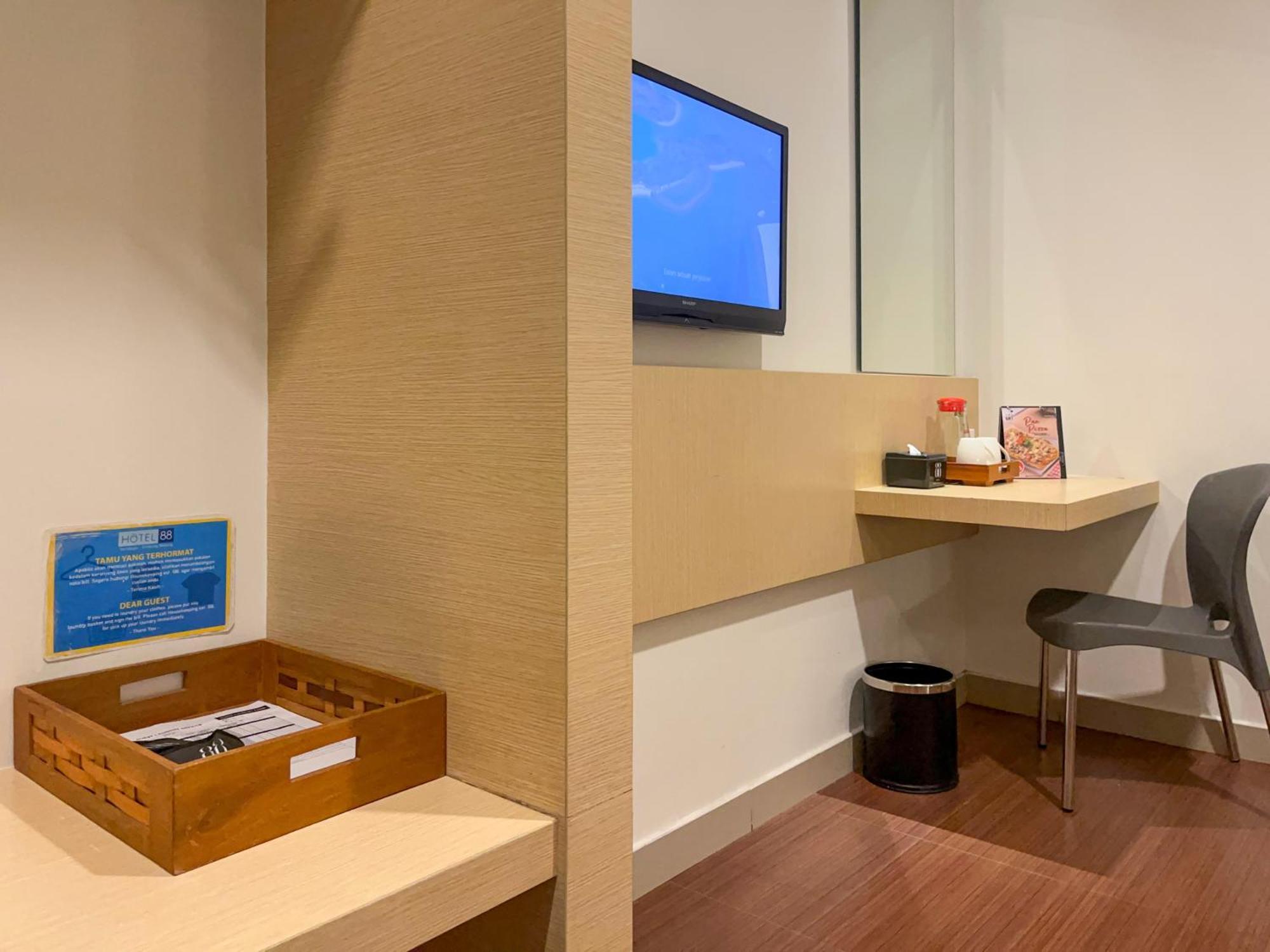 Hotel 88 Embong Malang Tunjungan Surabaya By Wh - Breakfast With The Best View On The Highest Floor And Strategic Location In The City Center Bagian luar foto