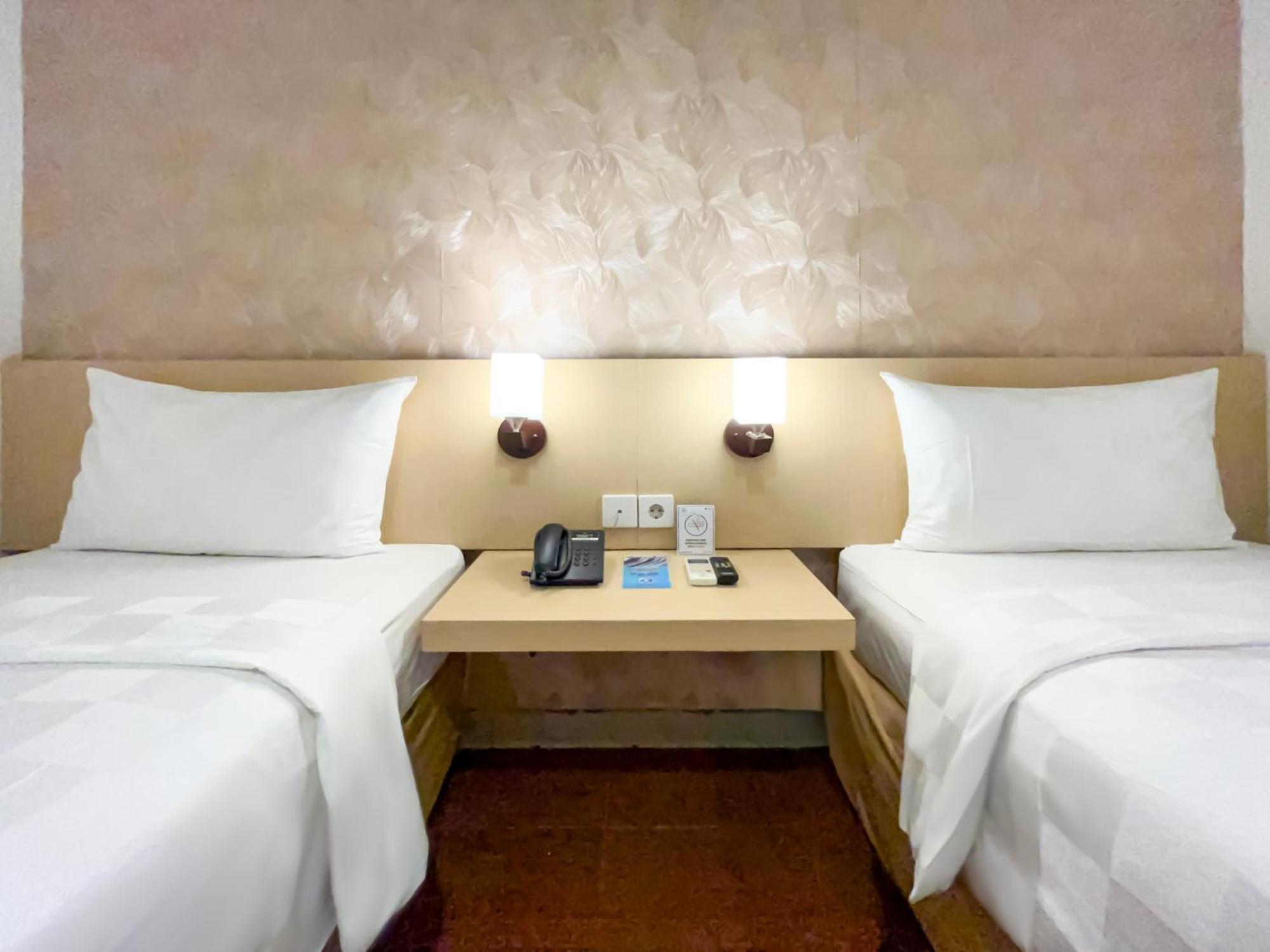 Hotel 88 Embong Malang Tunjungan Surabaya By Wh - Breakfast With The Best View On The Highest Floor And Strategic Location In The City Center Bagian luar foto