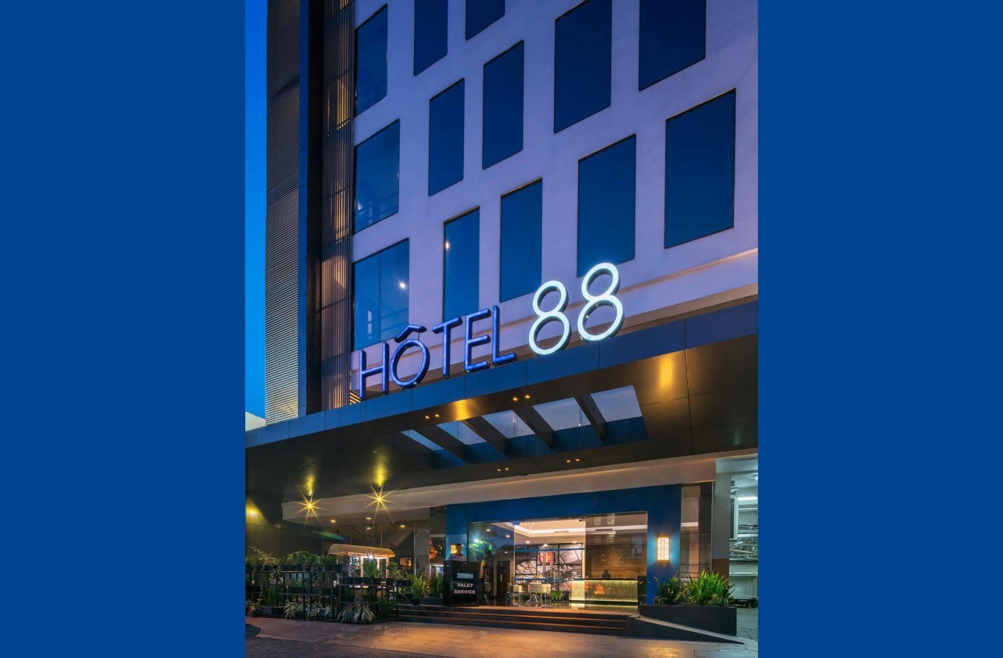 Hotel 88 Embong Malang Tunjungan Surabaya By Wh - Breakfast With The Best View On The Highest Floor And Strategic Location In The City Center Bagian luar foto